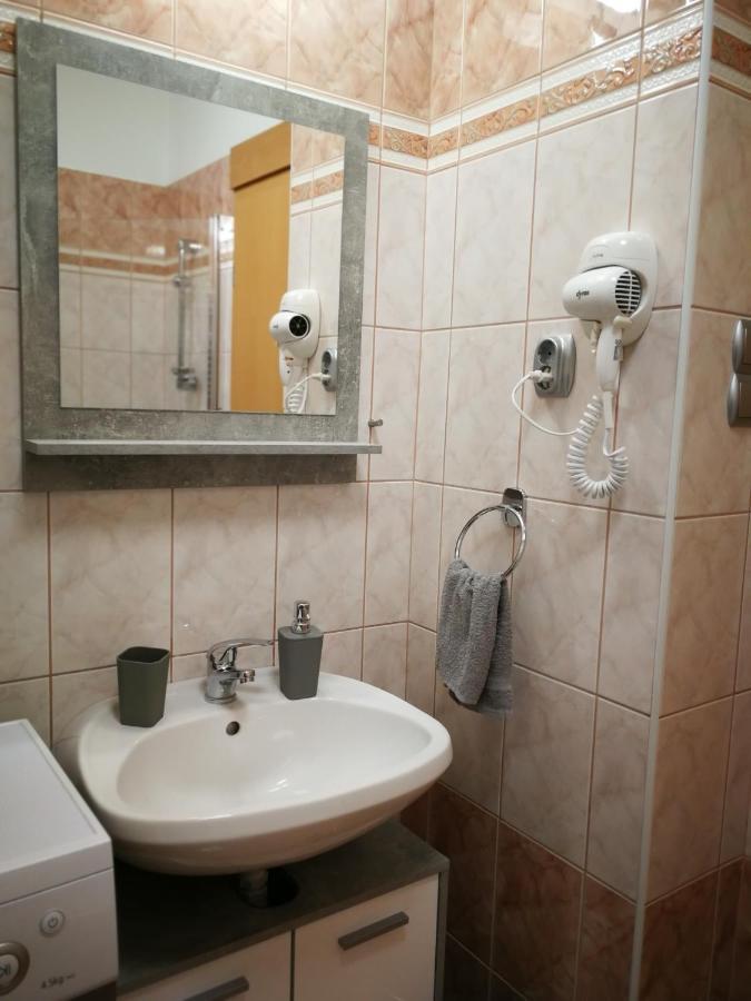 Voeroesmarty Apartman Miskolc - Belvaros - Downtown Bagian luar foto