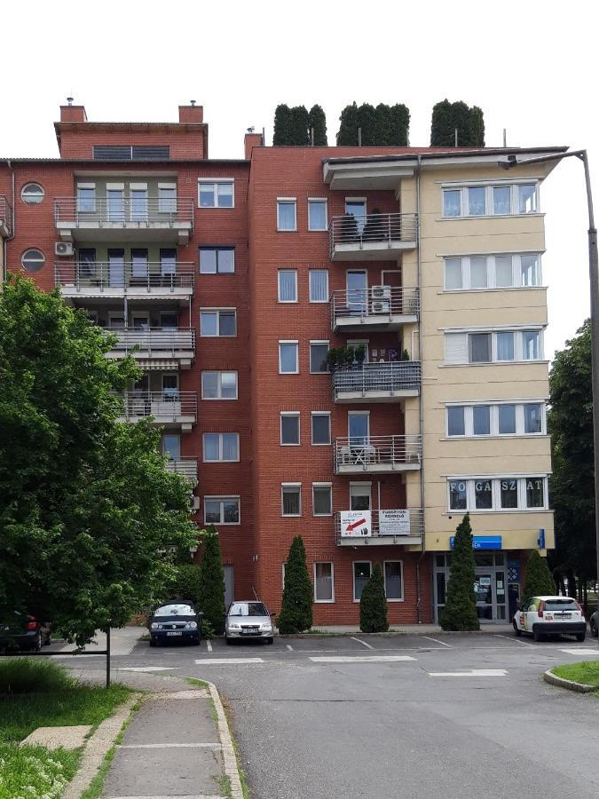 Voeroesmarty Apartman Miskolc - Belvaros - Downtown Bagian luar foto